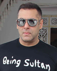 Salman Khan at Press Meet for Success of Film Sultan