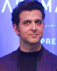 Hrithik Roshan at Preview for JOYA Exhibition