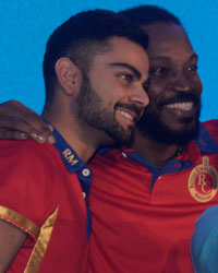 RCB Players Unveil Huawei Honor Phone