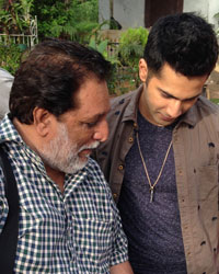 Photographer RT Chawla and Varun Dhawan