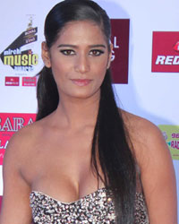 Poonam Pandey at Radio Mirchi Awards 2017