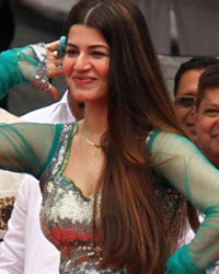 Kainaat Arora at Ram Kadam Dahi Handi 2014