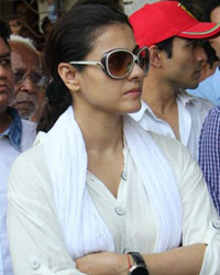 Kajol at Reema Lagoo Funeral