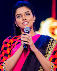 Asin at SIIMA Awards 2014