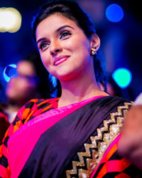 Asin at SIIMA Awards 2014