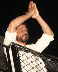 Shah Rukh Khan at SRK Waves to His Fans Outside Mannat