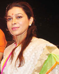 Yogesh Lakhani and Madhur Bhandarkar with Sachin and Sangeetha Ahir