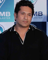 Sachin Tendulkar Unveils 100MB App Sachin Tendulkar Unveils 100MB App