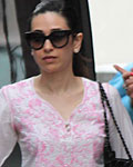 KArishma Kapoor at Salmans Ganpati Celebrations