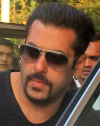 Salman Khan at Salman and Kareena Return from Kashmir