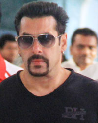 Salman Khan at Salman and Kareena Return from Kashmir