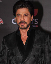 Shah Rukh Khan at Sansui Stardust Awards 2016