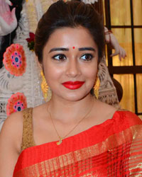 Tina Dutta at Saraswati Pooja at Anurag Basu Place