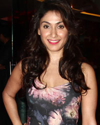 Manjari Fadnis at Sharafat Gayi Tel Lene Trailer Launch