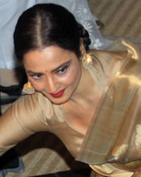 Rekha at Shashi Kapoor Receives Dadasaheb Phalke Award