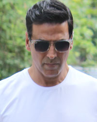 Akshay Kumar at Shilpa Shetty`s Father Passes Away