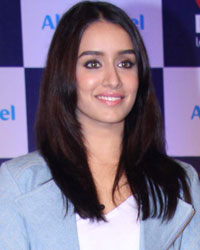 Shraddha Kapoor at Shraddha and Farhan Unveil Dulux New Color Range