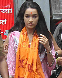 Shraddha Kapoor visits Siddhivinayak Temple Shraddha Kapoor visits Siddhivinayak Temple