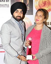 Angad Singh Arora - Managing Director Skill  Indian Company awarding Parul Chawla