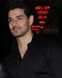 Nari Hira, CMD, Magna Publishing Company, Zarina Wahab and Sooraj Pancholi