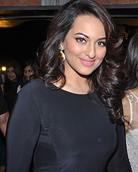 Sonakshi Sinha at Sonakshi Inaugurates Painting Exhibition