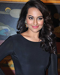 Sonakshi Sinha at Sonakshi Inaugurates Painting Exhibition