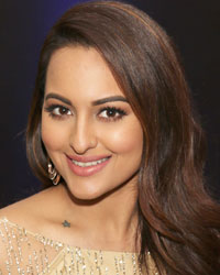 Sonakshi Sinha at Sonakshi Sinha Launches Asus Mobile