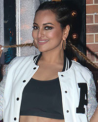 Sonakshi Sinha at Sonakshi and Badshah on Lip Sing Battle