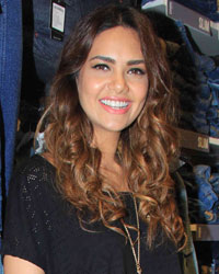 Esha Gupta at Splash Store Launch