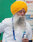 Fauja Singh at Standard Chartered Mumbai Marathon 2013