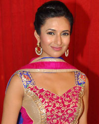 Divyanka Tripathi at Star Parivaar Awards 2014 Red Carpet