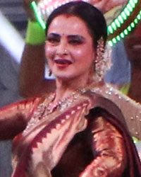 Rekha at Star Screen Awards 2016