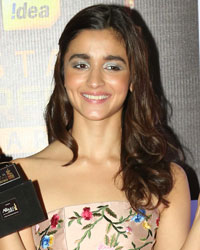 Alia Bhatt at Star Screen Awards 2016
