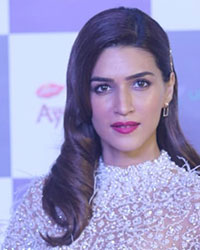 Kriti Sanon at Star Screen Awards 2019