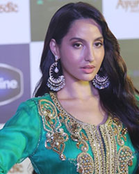 Nora Fatehi at Star Screen Awards 2019