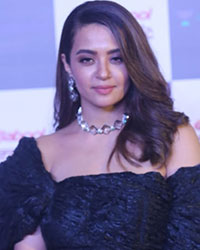 Surveen Chawla at Star Screen Awards 2019