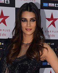 Kriti Sanon at Star Screen Awards Red Carpet 2017