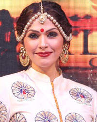 Isha Kopikkar Graced the ramp on World Ethnic Day for designer Ghazal Mishra