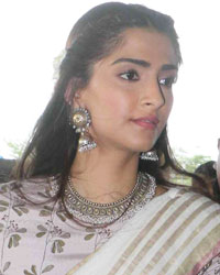 Sonam Kapoor snapped at airport Sonam Kapoor snapped at airport
