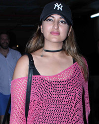 Sonakshi Sinha snapped at airport Sonakshi Sinha snapped at airport