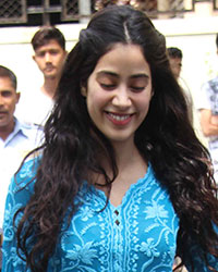 Jhanvi Kapoor at Stars Spotted 2017