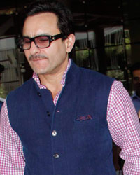 Soha Ali Khan and Kareena Kapoor snapped at airport Soha Ali Khan and Kareena Kapoor snapped at airport