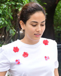 Mira Rajput outside a clinic in Santacruz