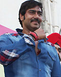 Ajay Devgan flags off vintage car rally