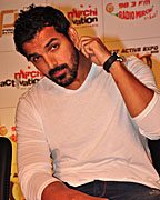 John Abraham at inauguration of Standard Chartered Mumbai Marathon Expo 2013