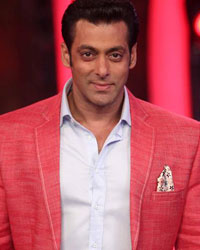 Salman Khan at Sunny Promoting Singh Saab Great on Bigg Boss