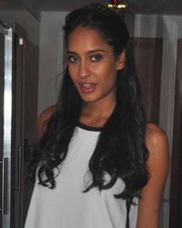 Lisa Haydon Lisa Haydon