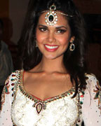 Esha Gupta at Umang 2013