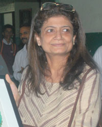 Varun Dhawan Supports Street Children Varun Dhawan Supports Street Children