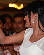 Veena Malik Sets Kissing Record Veena Malik Sets Kissing Record